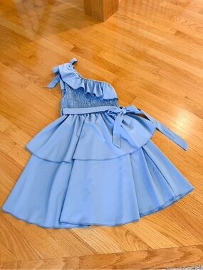 Girls One-Shoulder Ruffle Light Blue Tiered Dress with Bow sz 12